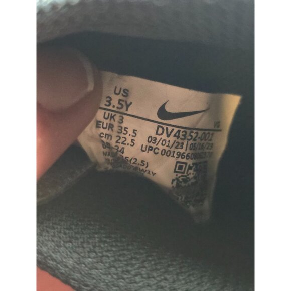 Nike Jr. Tiempo Legend 10 Club Soccer Cleats DV4352-001 Black Volt Size 3.5Y - Picture 8 of 8